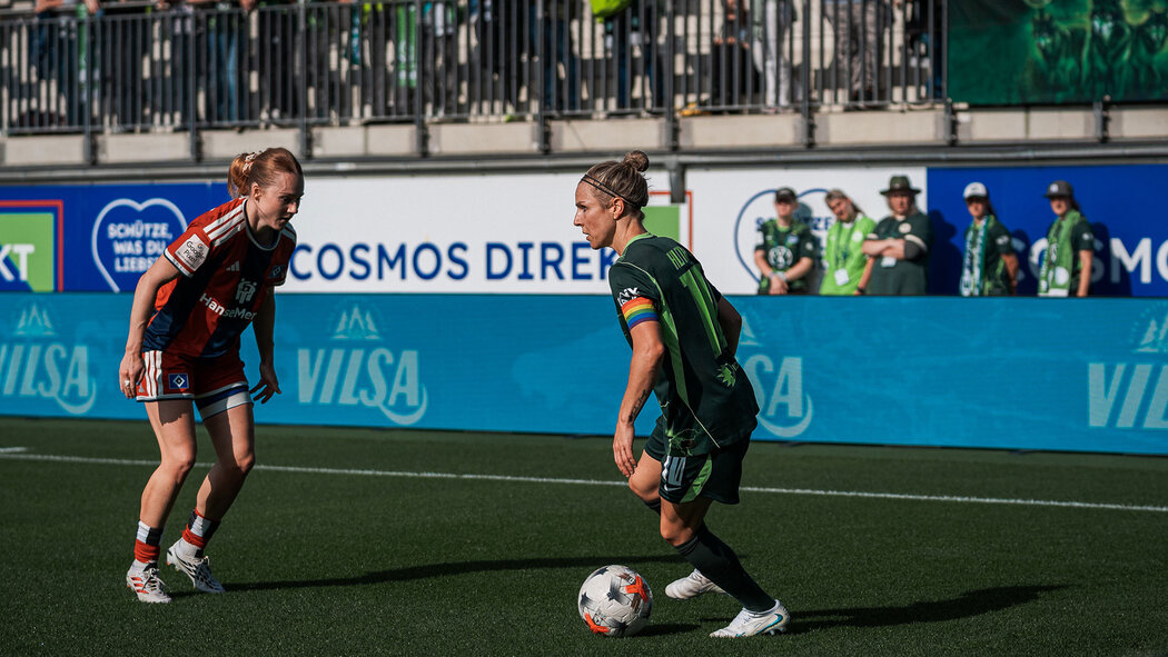Svenja Huth im Dribbling